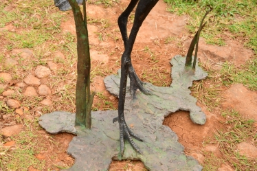 Dance - Crowned crane pair - life-sized
