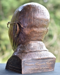 Portrait bust of Florentin Mangenda Mukoko